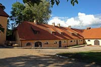 Slokenbeka manor, barn at the northern gate