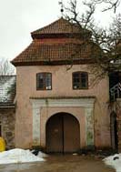 Slokenbeka manor southern gate tower from the inside