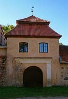 Southern tower of Slokenbeka manor from the outside